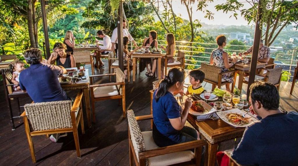 VEGAN BUFFETS SOUTH OF THE ISLAND