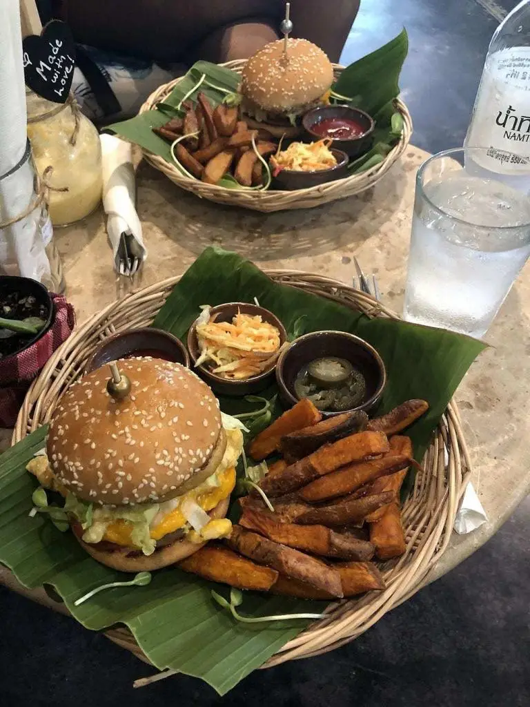 JUICY CRUELTY FREE BURGERS NORTH OF THE ISLAND
